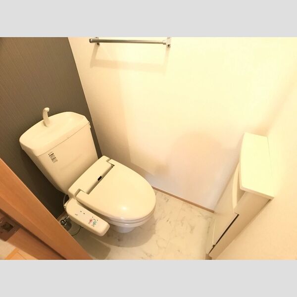 トイレ (トイレ)