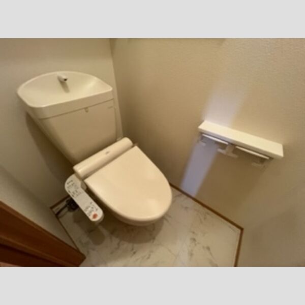 トイレ (トイレ)