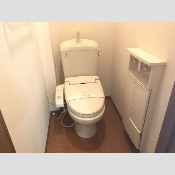 トイレ (シャワートイレ付き)