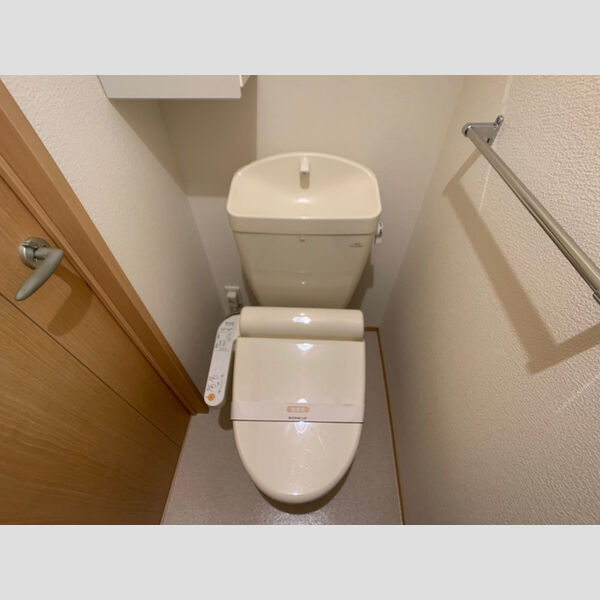 トイレ (温水洗浄暖房便座つきトイレ)