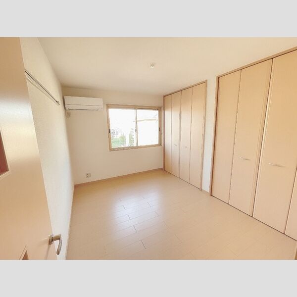 その他 (北側洋室)