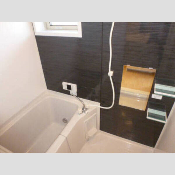 バス (換気窓の付いた追い焚き機能付きユニットバス)