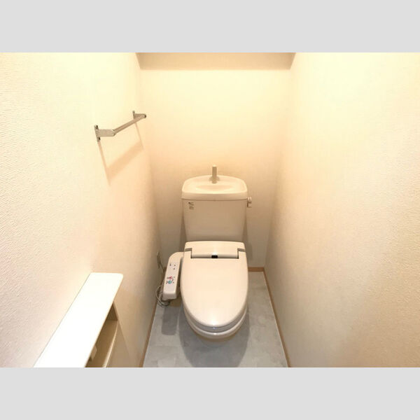 トイレ (温水洗浄暖房便座つきトイレ)