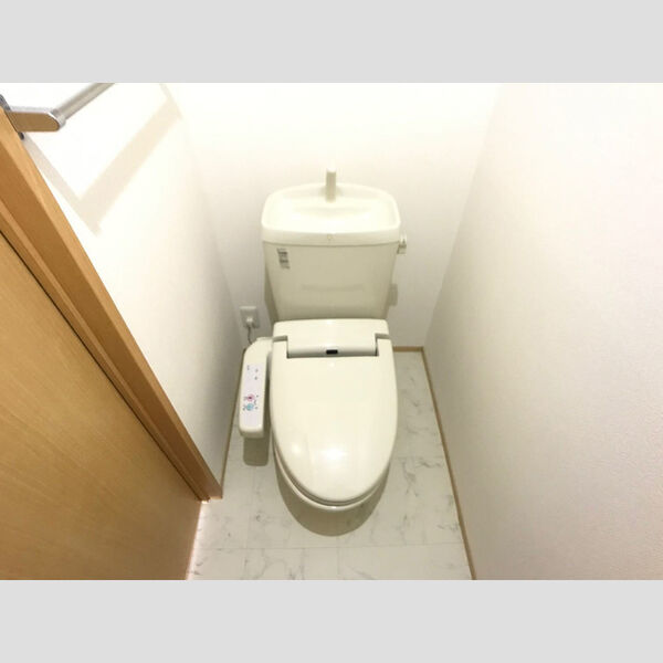 トイレ (温水洗浄暖房便座つきトイレ)