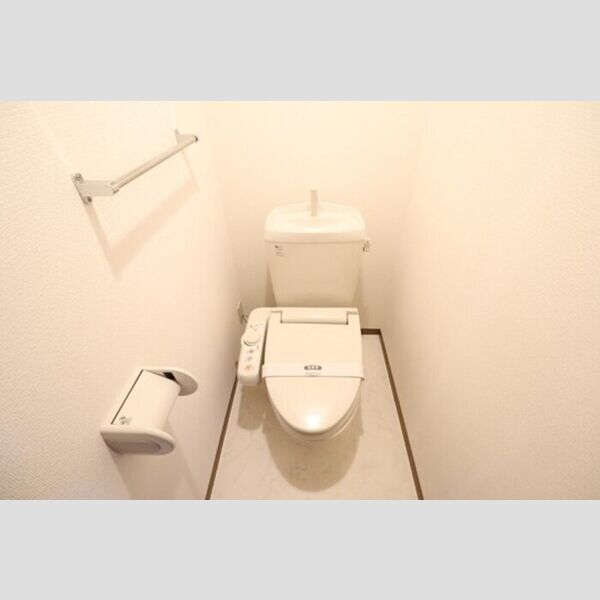 トイレ (温水便座付き)
