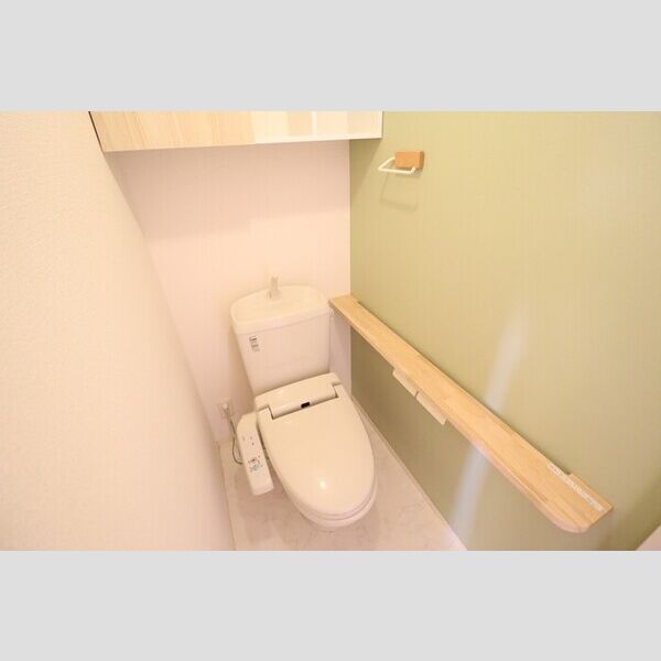 トイレ (温水便座付き)