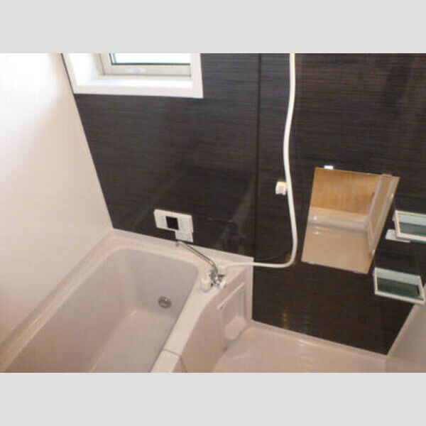 バス (換気窓の付いた追い焚き機能付きユニットバス)