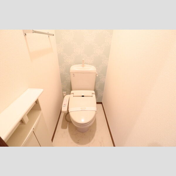 トイレ (トイレ)
