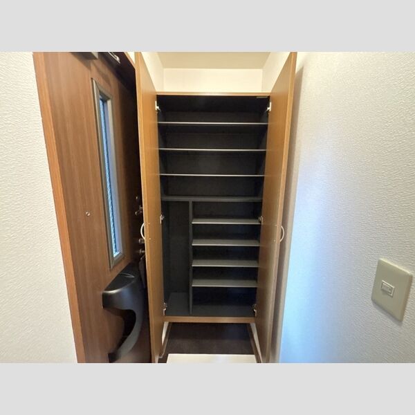 玄関 (シューズクローゼット)