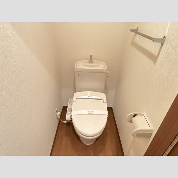 トイレ (温水洗浄便座付き)