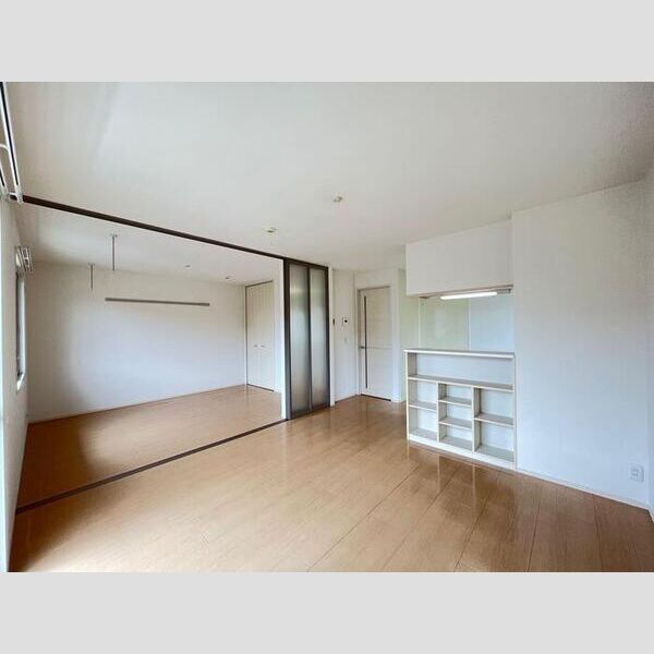 居室・リビング (リビングから洋室)