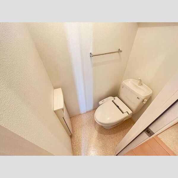 トイレ (温水洗浄暖房便座付きトイレ)