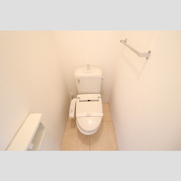トイレ (温水便座付き)