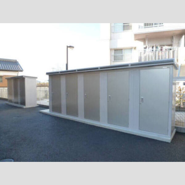 その他 (大容量の屋外物置を完備)