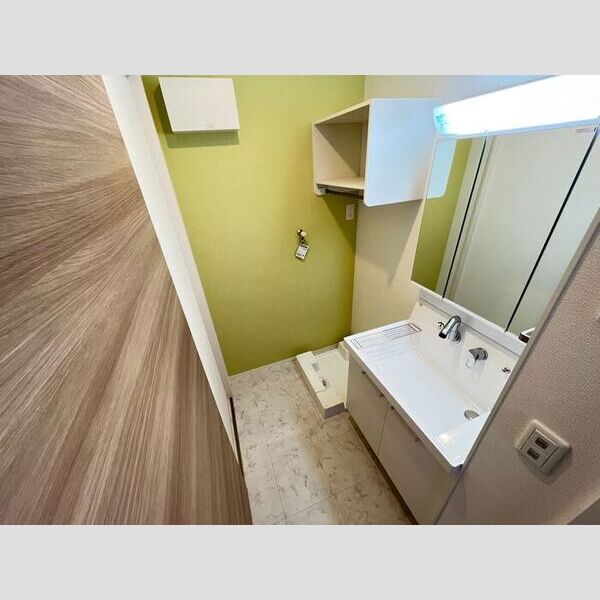 洗面所 (三面鏡になる洗面台)