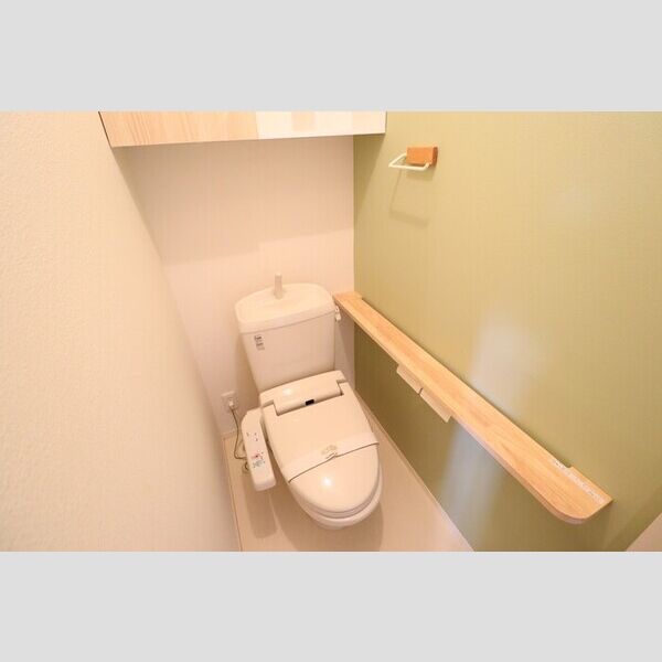 トイレ (温水便座付き)