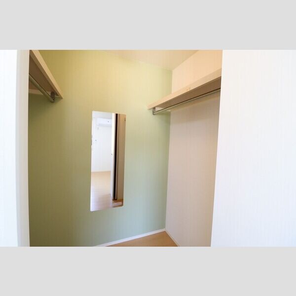 収納 (全身ミラー付き♪ウォークインクローゼット)