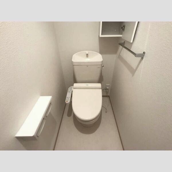 トイレ (トイレ　温水洗浄暖房便座付き)