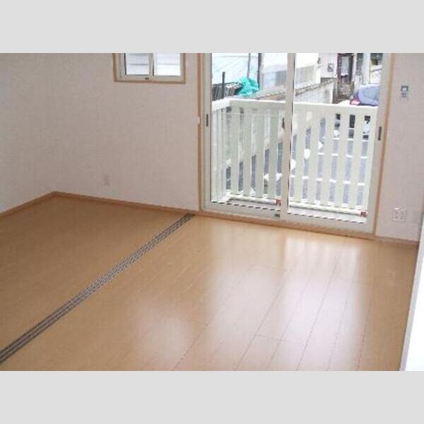 居室・リビング (明るい洋室、3帖のサービスルーム付き)