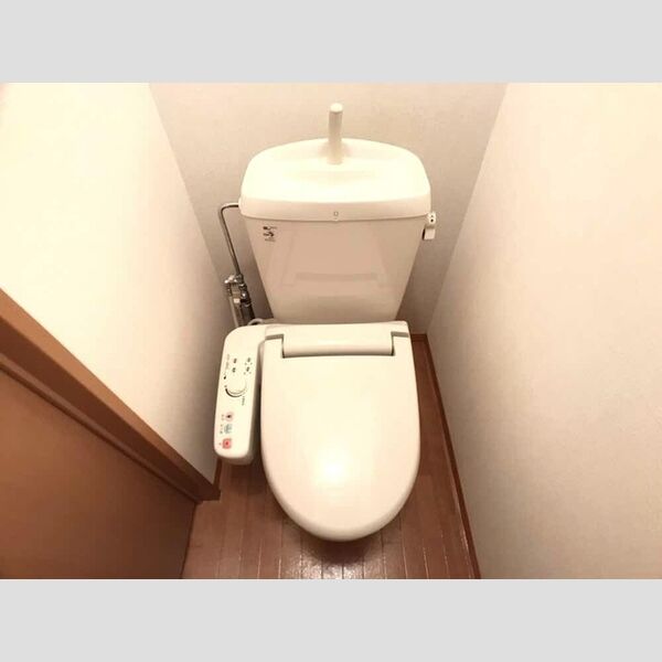 トイレ (温水洗浄暖房便座付き)