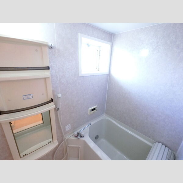 バス (換気窓のある浴室)