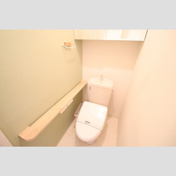 トイレ (温水便座付き)