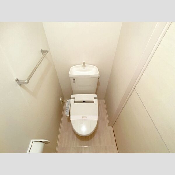 トイレ (温水洗浄暖房便座のトイレ)
