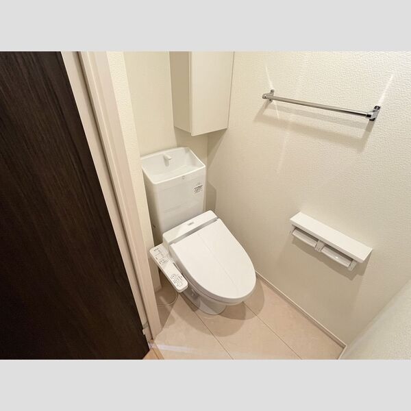 トイレ (温水洗浄便座付き)