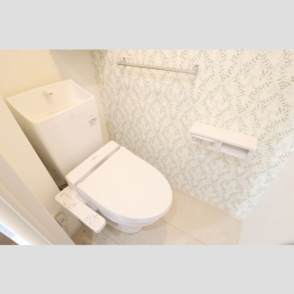 トイレ (温水便座付き)