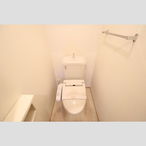 トイレ (温水便座付き)