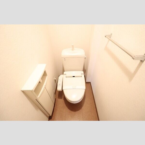 トイレ (温水便座付き)