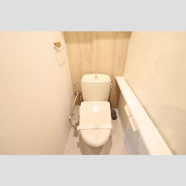 トイレ (温水便座付き)