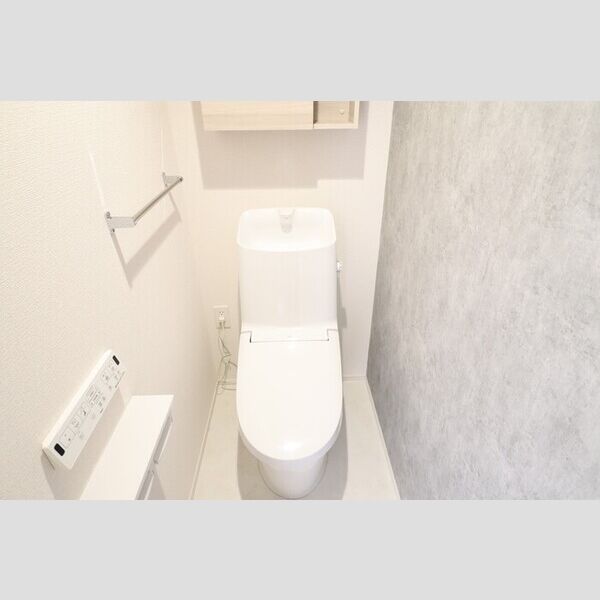 トイレ (温水便座付き)
