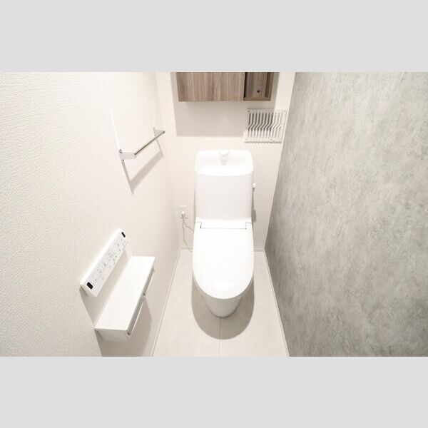 トイレ (温水便座付き)