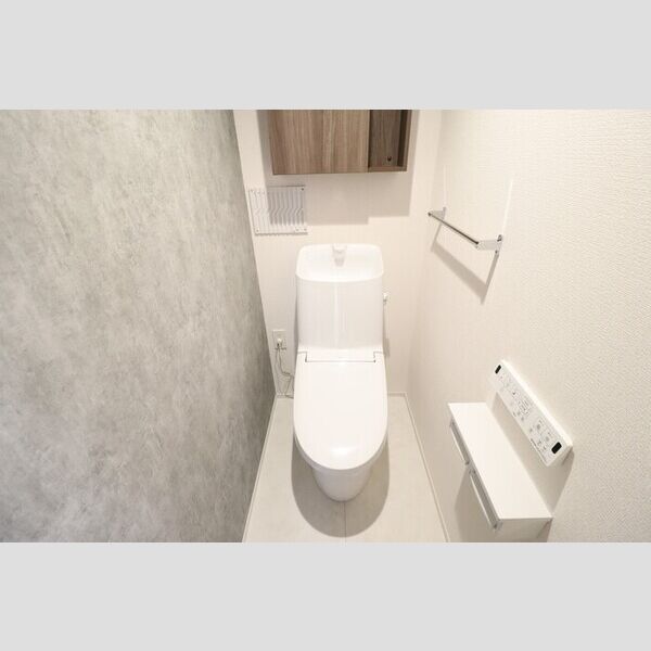 トイレ (温水便座付き)