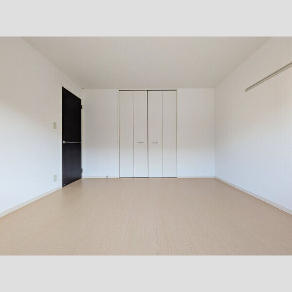 その他 (洋室8帖)