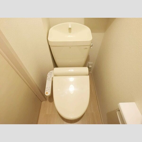 トイレ (恩師洗浄暖房便座つきトイレ)