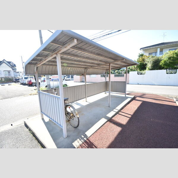 現地周辺 (駐輪場)