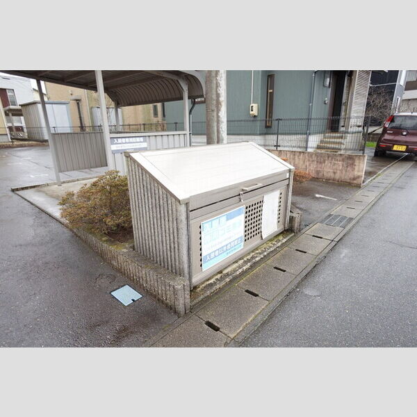 現地周辺 (ゴミステーション)