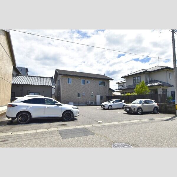 駐車場 (B棟　駐車場)