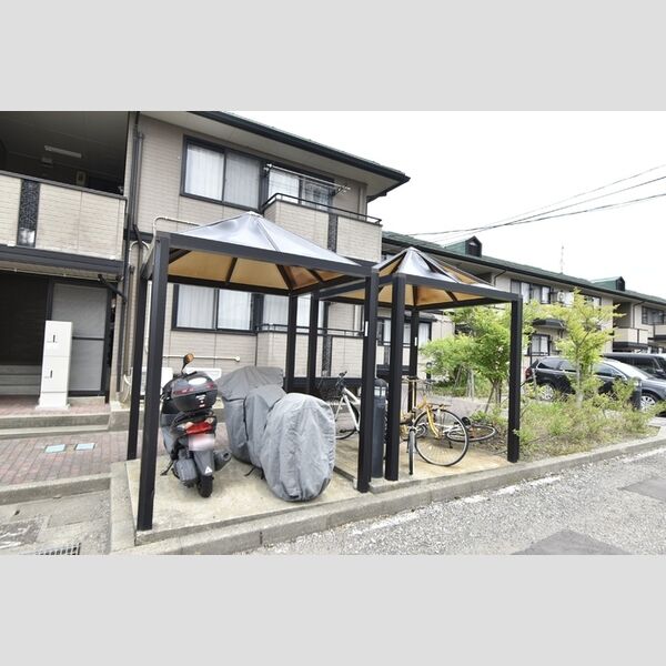 現地周辺 (A棟　駐輪場)