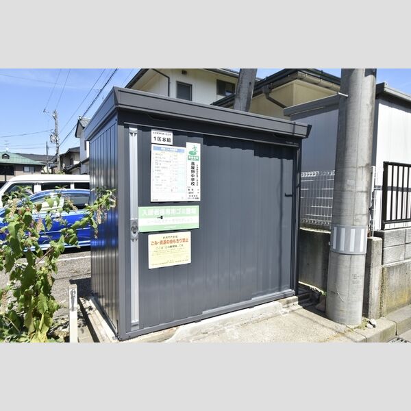 現地周辺 (ゴミステーション)