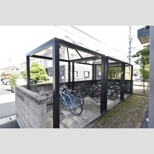 現地周辺 (C棟 駐輪場)