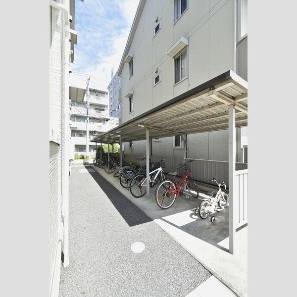 現地周辺 (駐輪場)