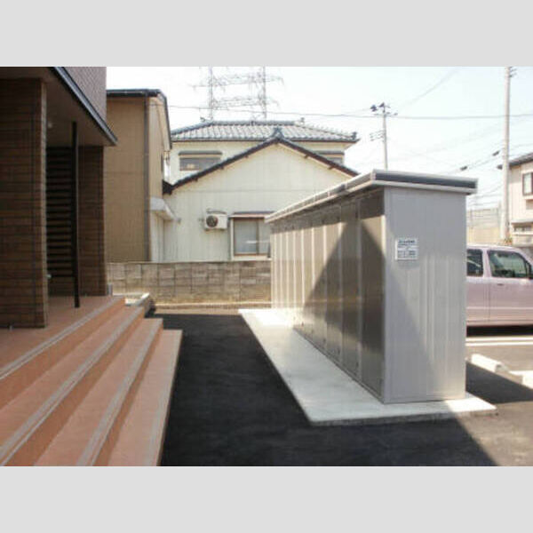 現地周辺 (外部物置)