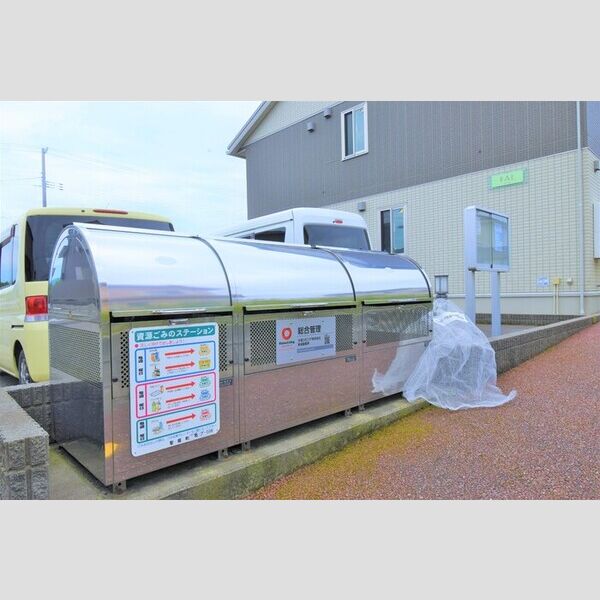 現地周辺 (敷地内ゴミステーション)