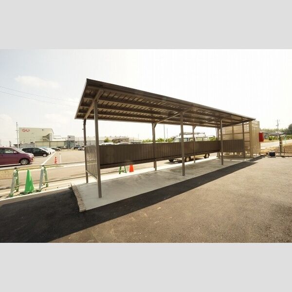 現地周辺 (駐輪場)