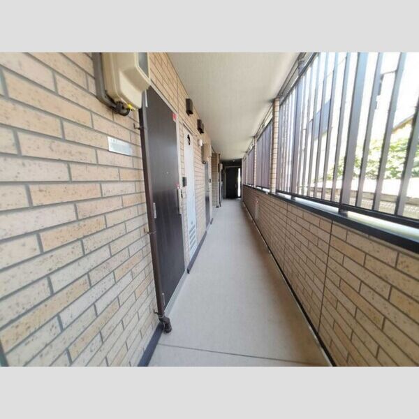 現地周辺 (共用廊下)