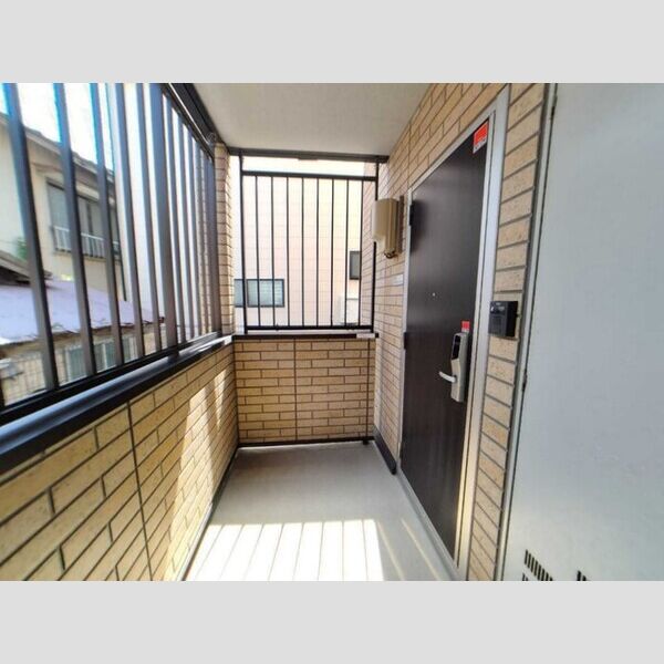 エントランス (玄関ドア付近)