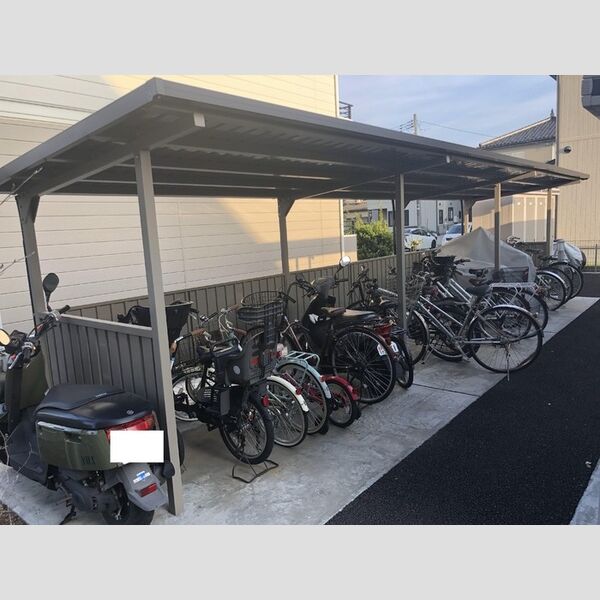 現地周辺 (駐輪場)